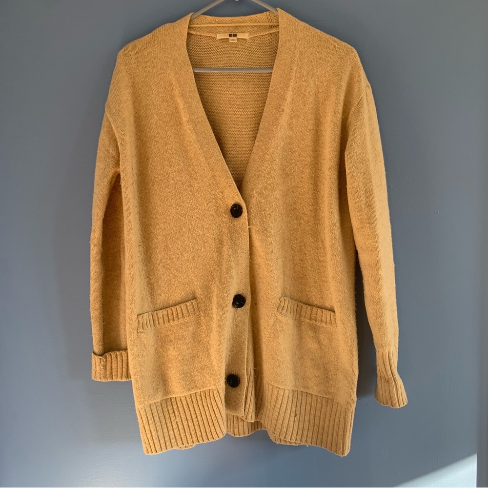 Uniqlo Beige Knit Cardigan with Buttons and Pockets